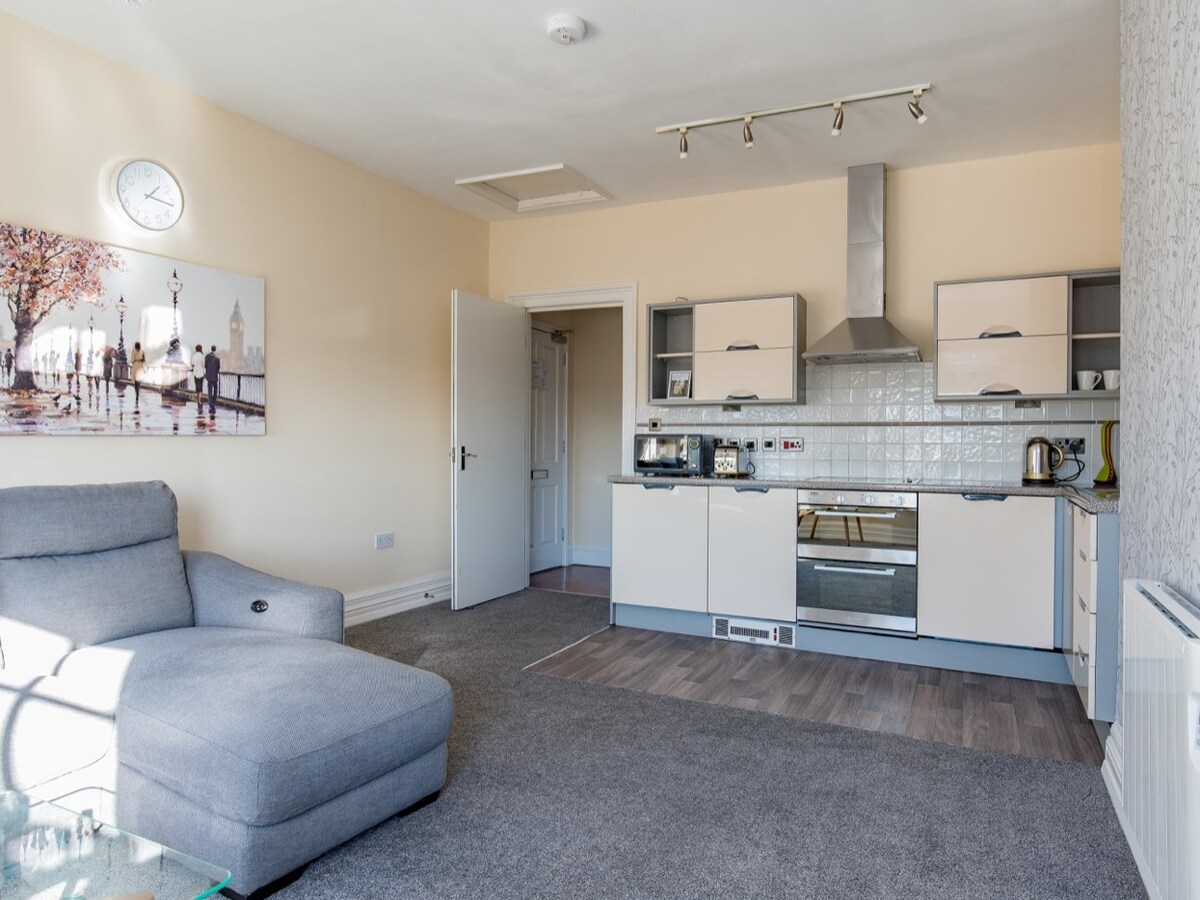 Popular Airbnb listing: 2 Bedroom Apartment at Church Lane Apartments in Boston