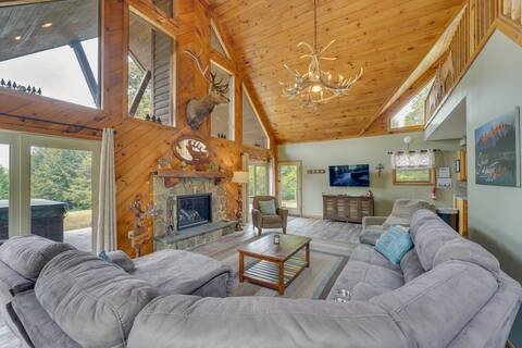 3-Acre Benezette Cabin: Hot Tub, Grill & Mtn View