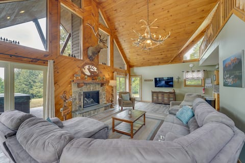 3-Acre Benezette Cabin: Hot Tub, Grill & Mtn View