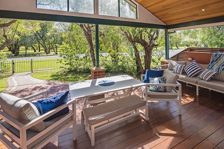 Away By The Bay- beach front- Ducted Heating/cooling