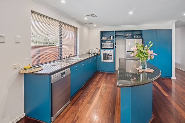 Away By The Bay- beach front- Ducted Heating/cooling gallery image 5