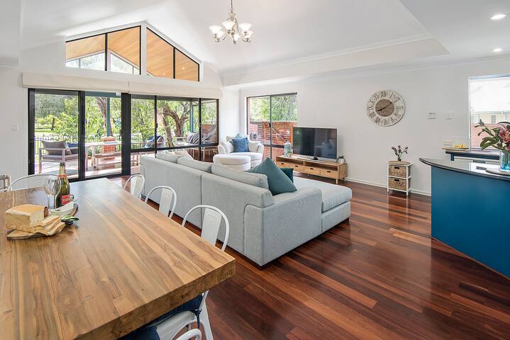 Away By The Bay- beach front- Ducted Heating/cooling gallery image 2