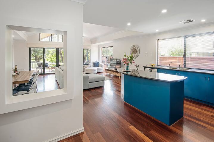 Away By The Bay- beach front- Ducted Heating/cooling gallery image 4