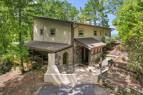 Boulder Ridge by CM | Gas Grill, Hot Tub, & Cards