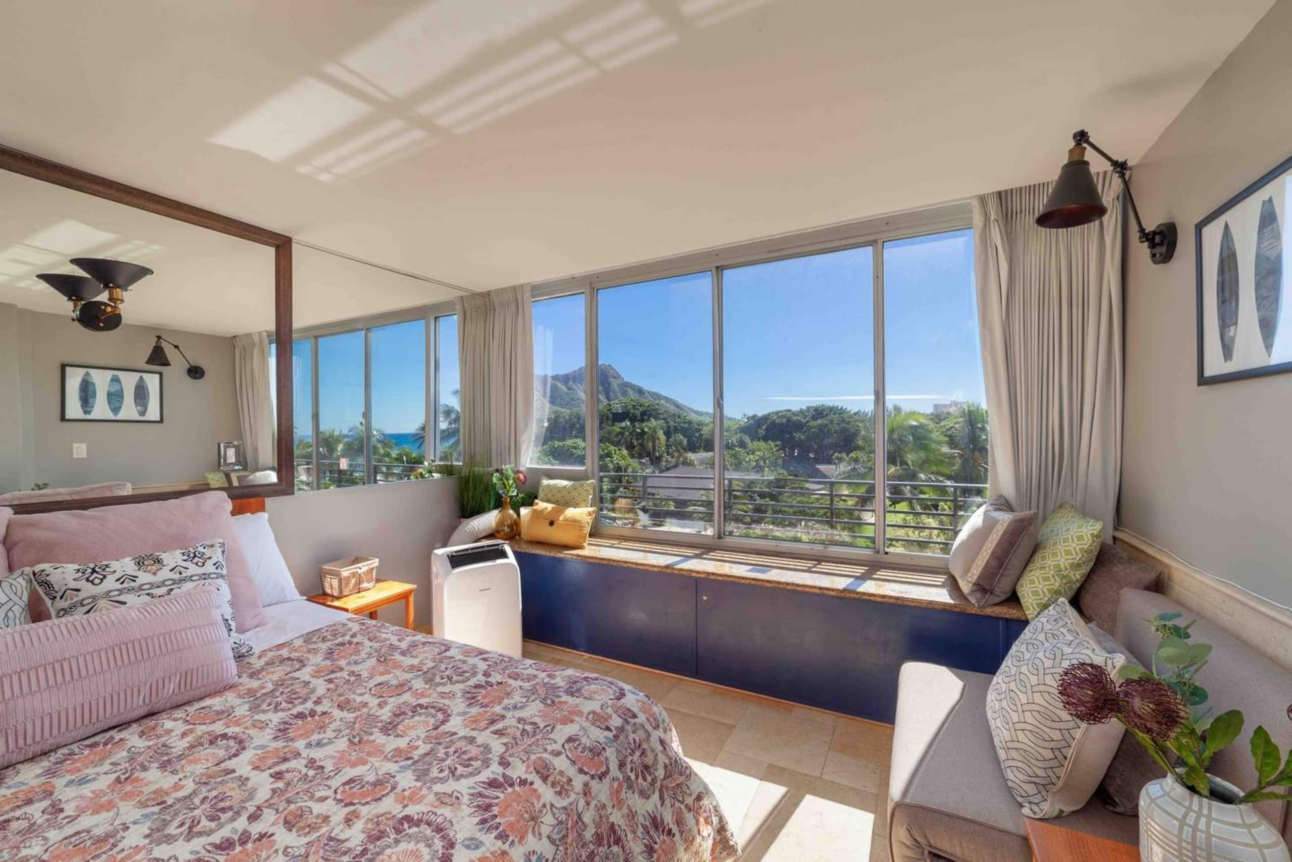 Condo in Honolulu · ★4.72 · 1 bedroom · 1 bed · 1 private bath - Image 1