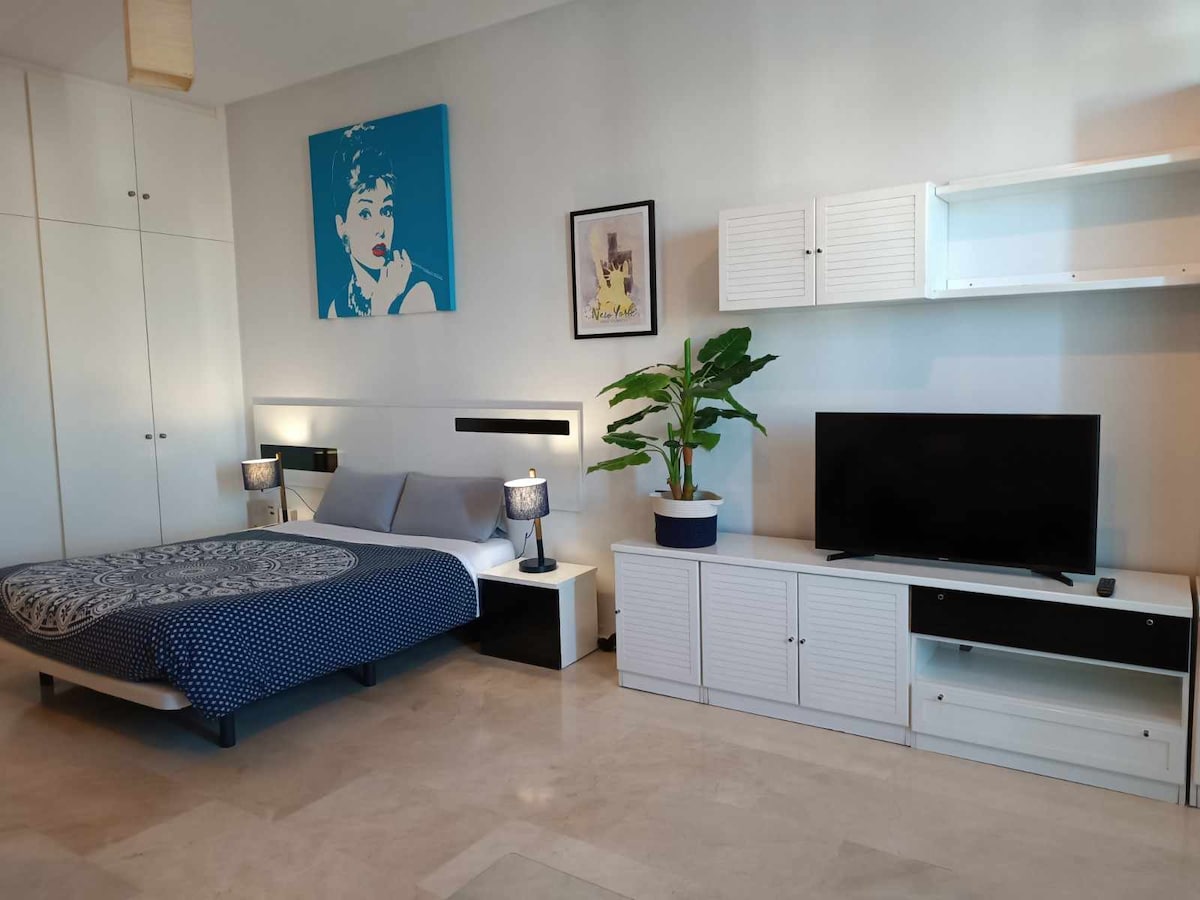 Popular Airbnb listing: Ch2! Estudio Home One! in Villaverde