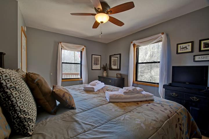 Spálňa 1 - veľká manželská posteľ, hlavné poschodie