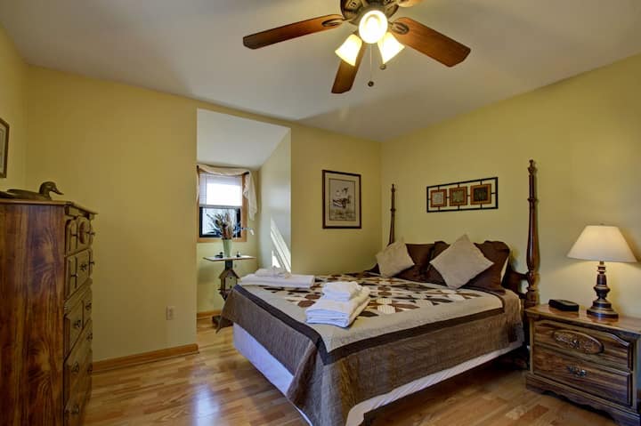 Spálňa 3 - manželská posteľ Queen, horné poschodie