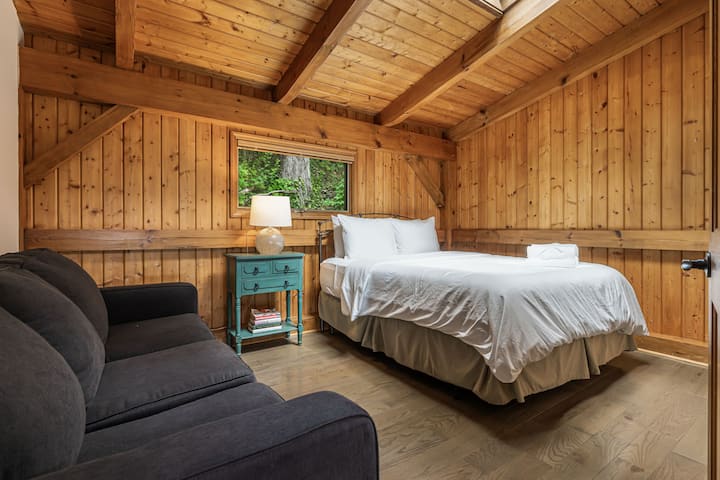 קומה ראשית - חדר שינה 2 - מיטת קווין סייז וספה נפתחת