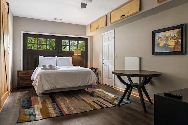 Lower Level - Bedroom Four - Queen Bed