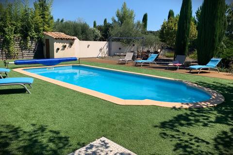 Quiet villa, private pool and vineyard views