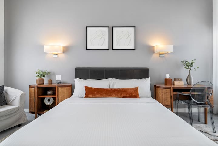 Old Town Modern | Private Terrace + Parking gallery image 3