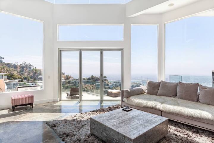 $8M Sunset Strip Jetliner View Oasis gallery image 2