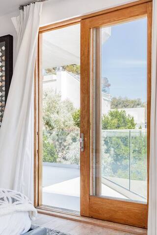 $8M Sunset Strip Jetliner View Oasis gallery image 5