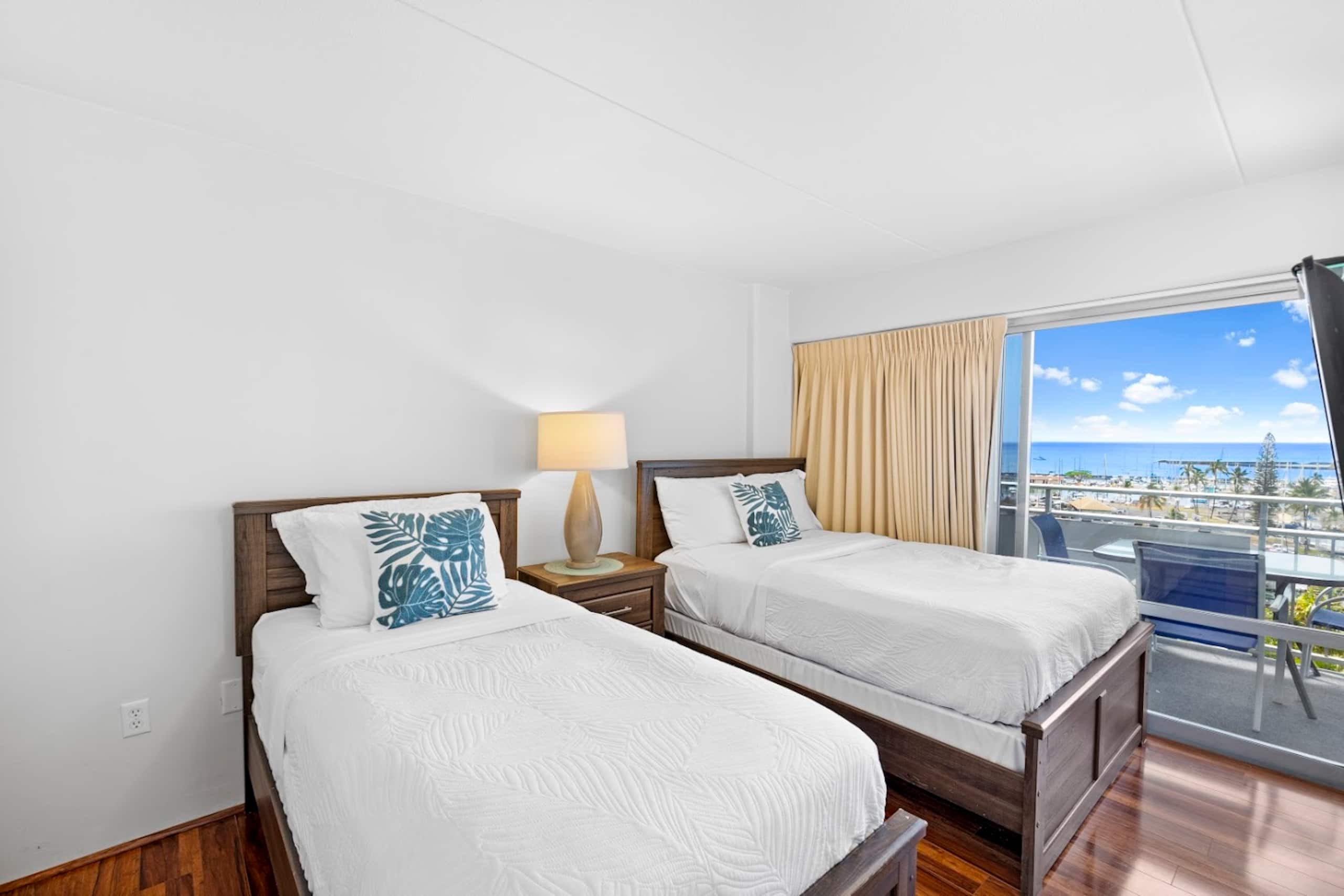 Breathtaking 2BR Ocean View near Waikiki Beach - Image 5