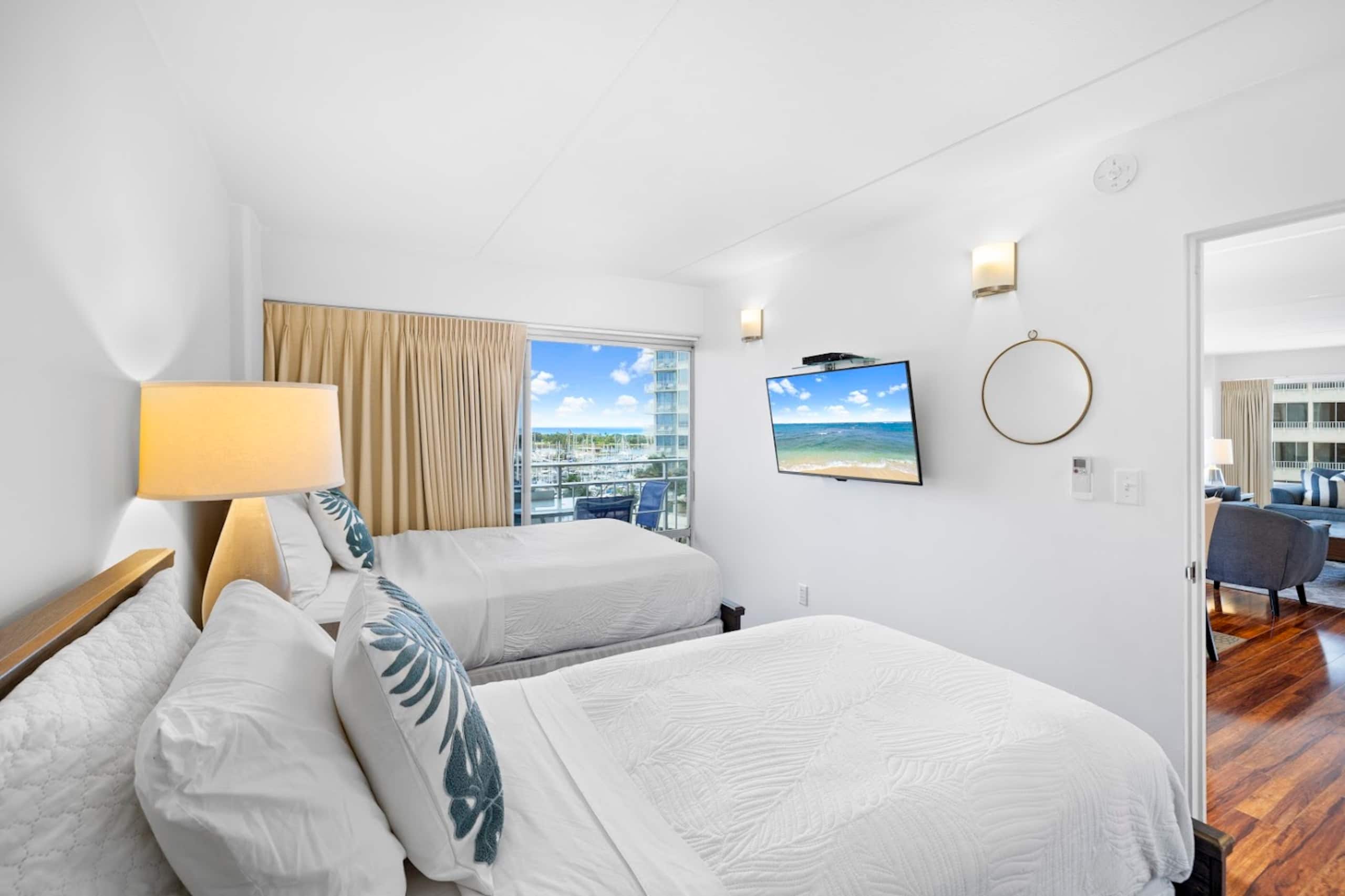 Breathtaking 2BR Ocean View near Waikiki Beach - Image 2