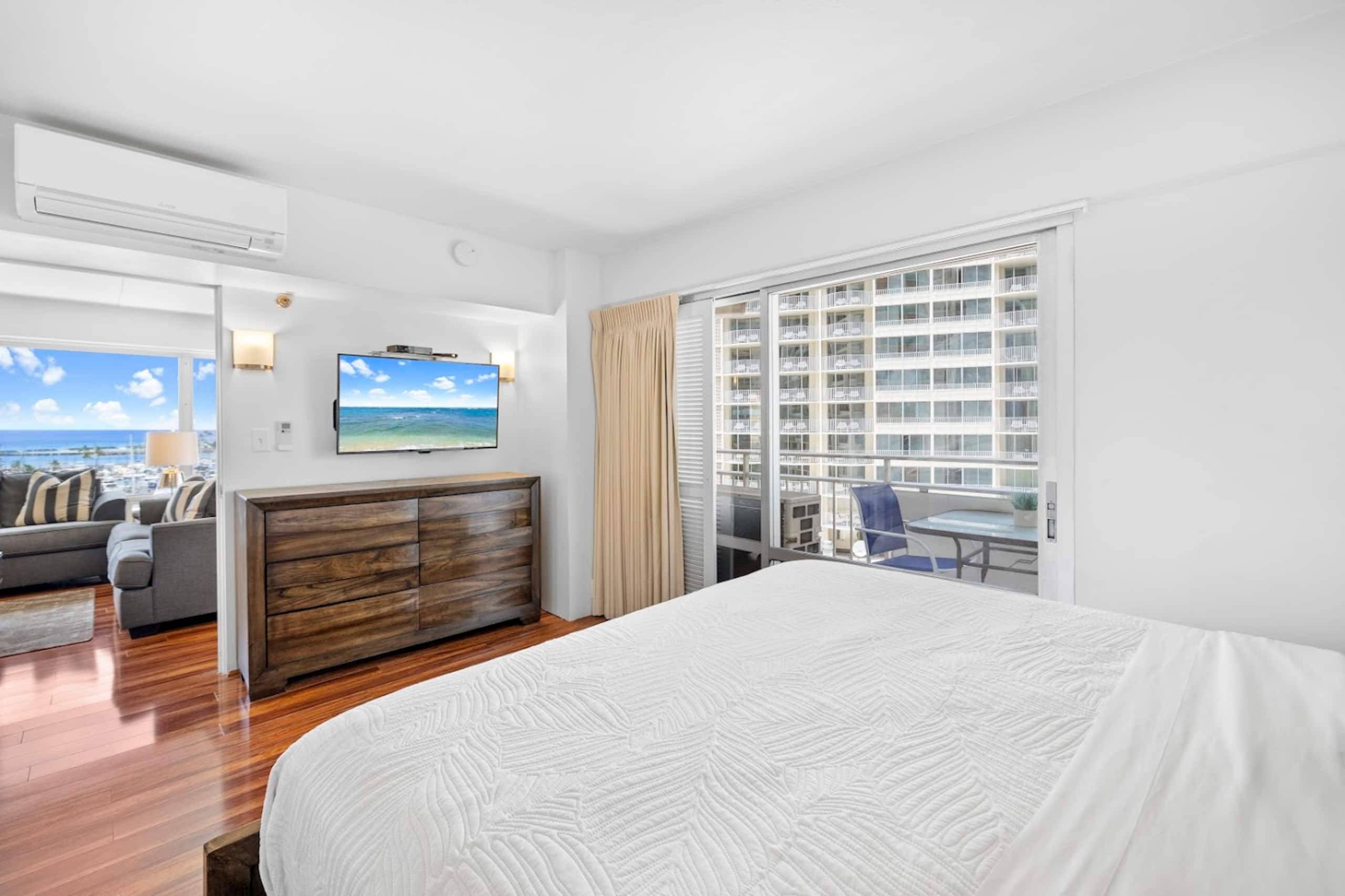 Breathtaking 2BR Ocean View near Waikiki Beach - Image 17