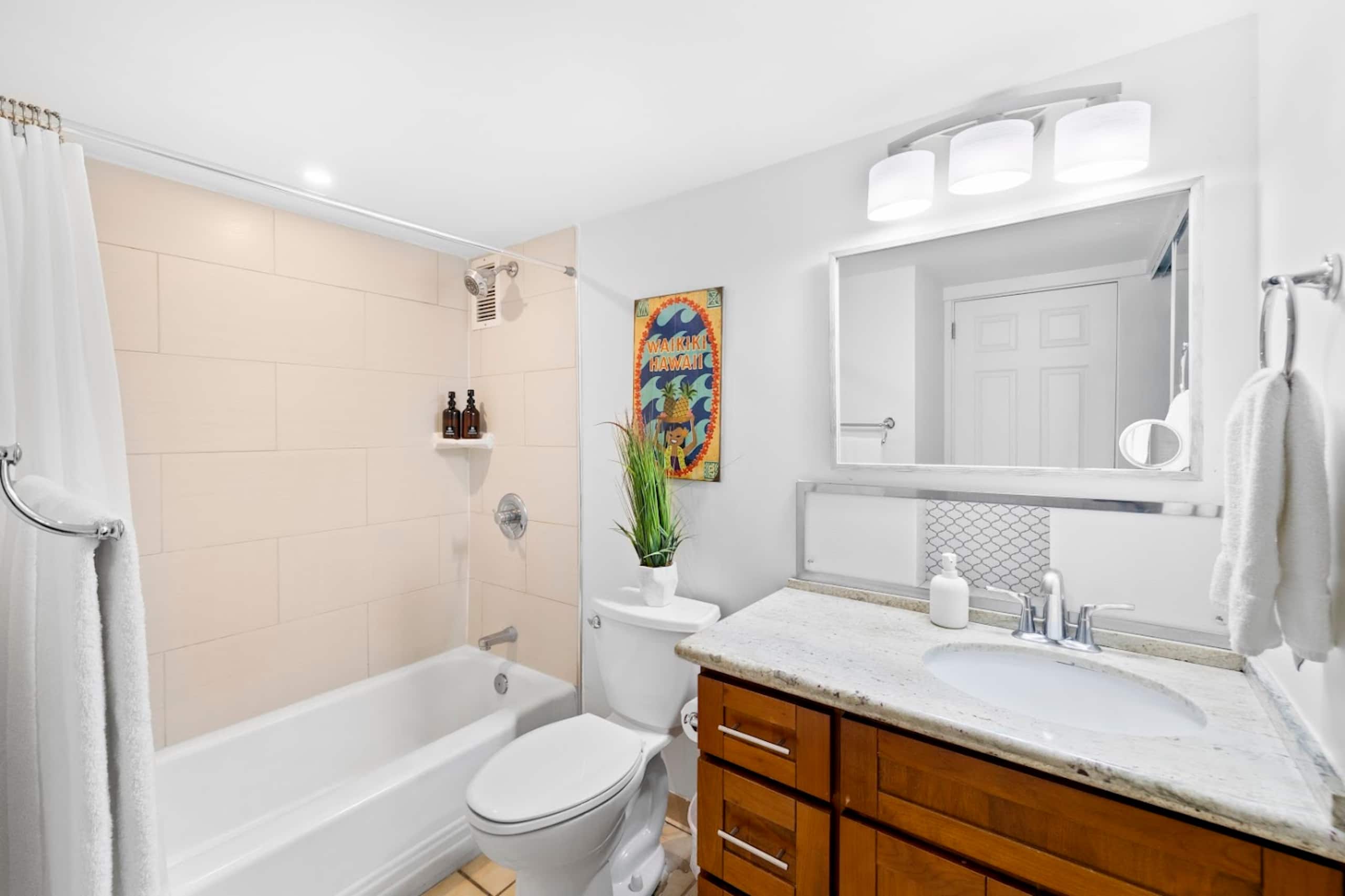 Breathtaking 2BR Ocean View near Waikiki Beach - Image 7