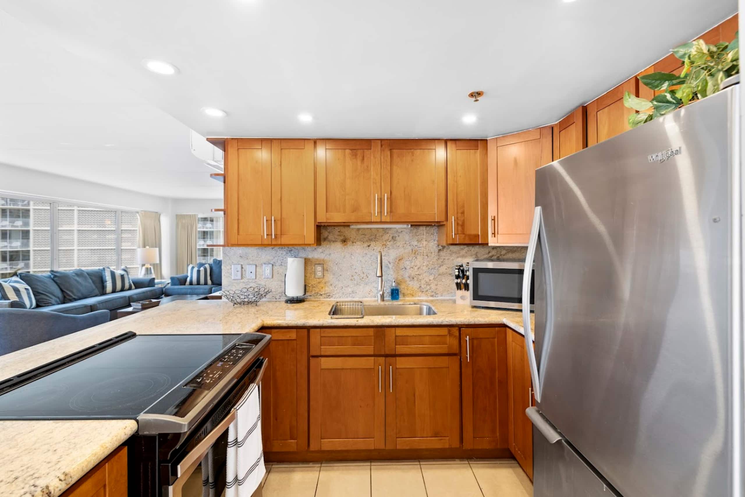 Breathtaking 2BR Ocean View near Waikiki Beach - Image 6
