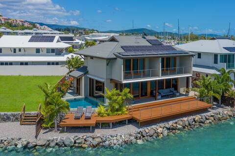 14 The Cove - Waterfront Whitsunday Home