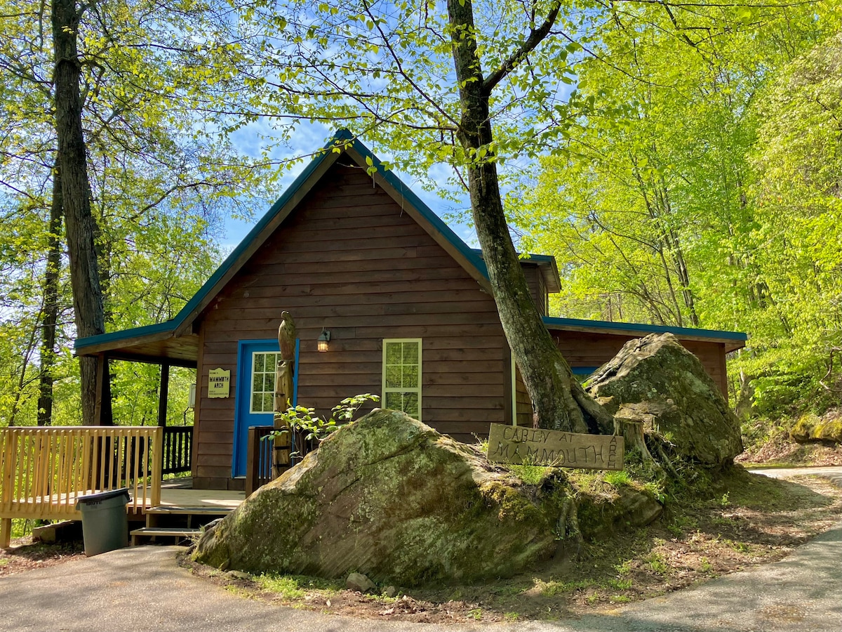 Mammoth Arch Cabin, Hot Tub RRG Cabins for Rent in Stanton