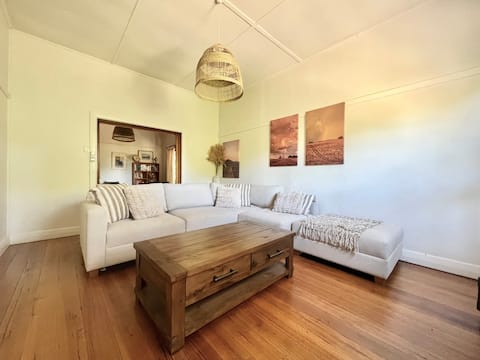 Successful Airbnb property: Ultimo Cottage - In the Heart of Town in Mansfield