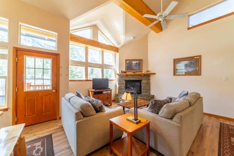 Spacious Townhome, w Deck and Views 427