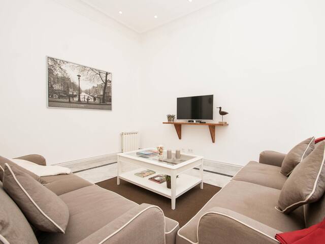 Large two bedroom apartment gallery image 3