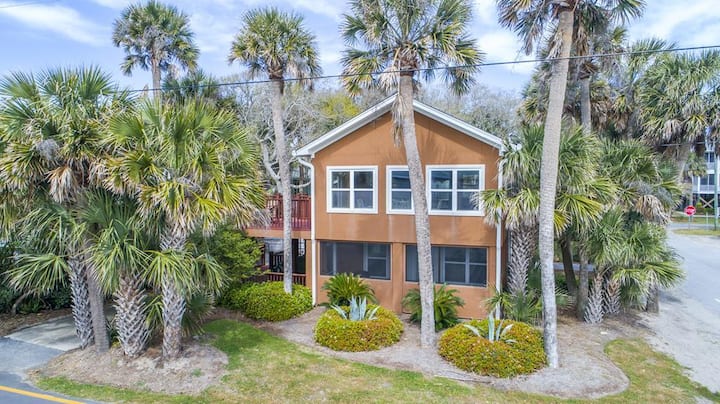 The Tree House- 2nd Row, Pets Ok, Fenced In Yard! - Folly Beach, SC