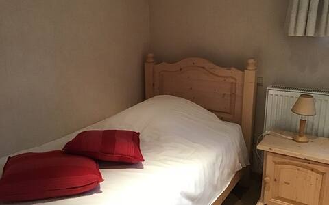 Single room with single bed and breakfast in Herne