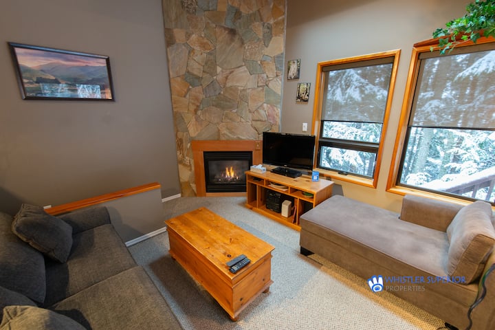 Cozy Mountainside Condo In The Forest. Easy Ski Ac - Whistler Blackcomb