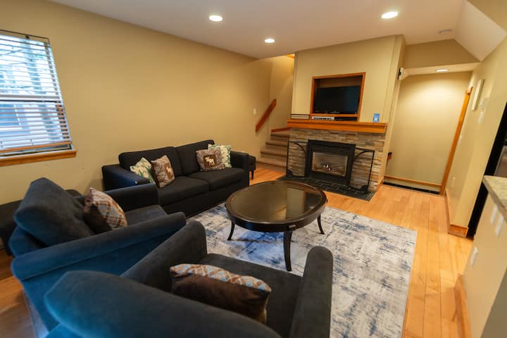 Blackcomb Benchlands Townhome With Private Garage - ウィスラー