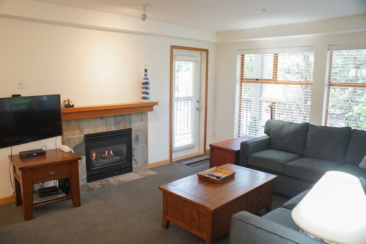Great Village Location. Full Kitchen, Free Wi-fi A - Whistler