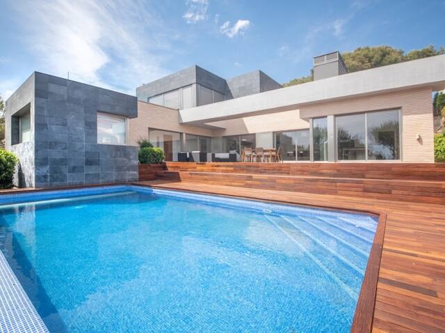Tarraco Homes managed Airbnb listing 3