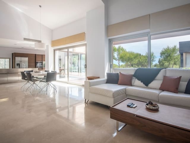 Tarraco Homes managed Airbnb listing 2
