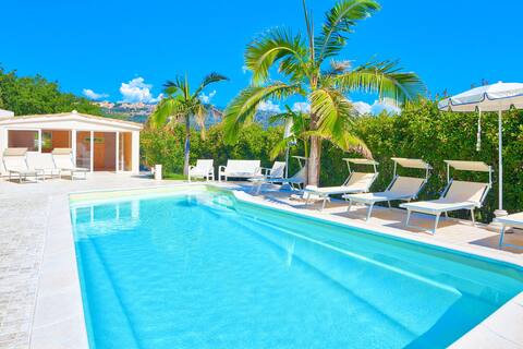 Villa Emanuele Costarainera: wonderful modern vill