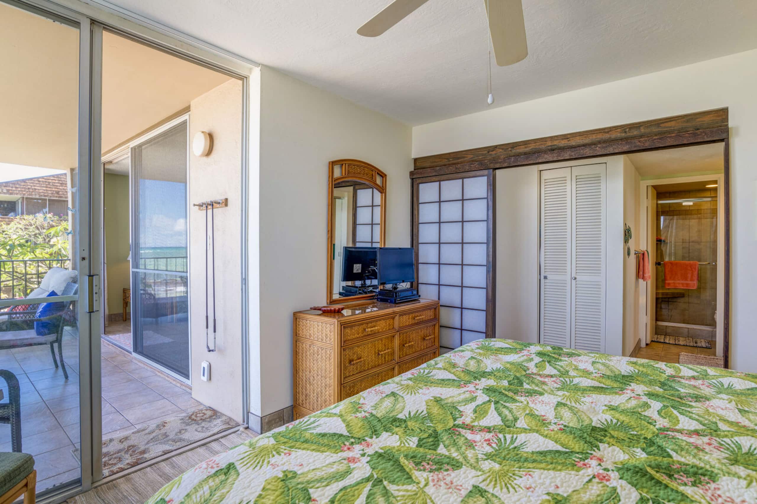 Condo in Lahaina · ★4.76 · 1 bedroom · 2 beds · 1 private bath - Image 17