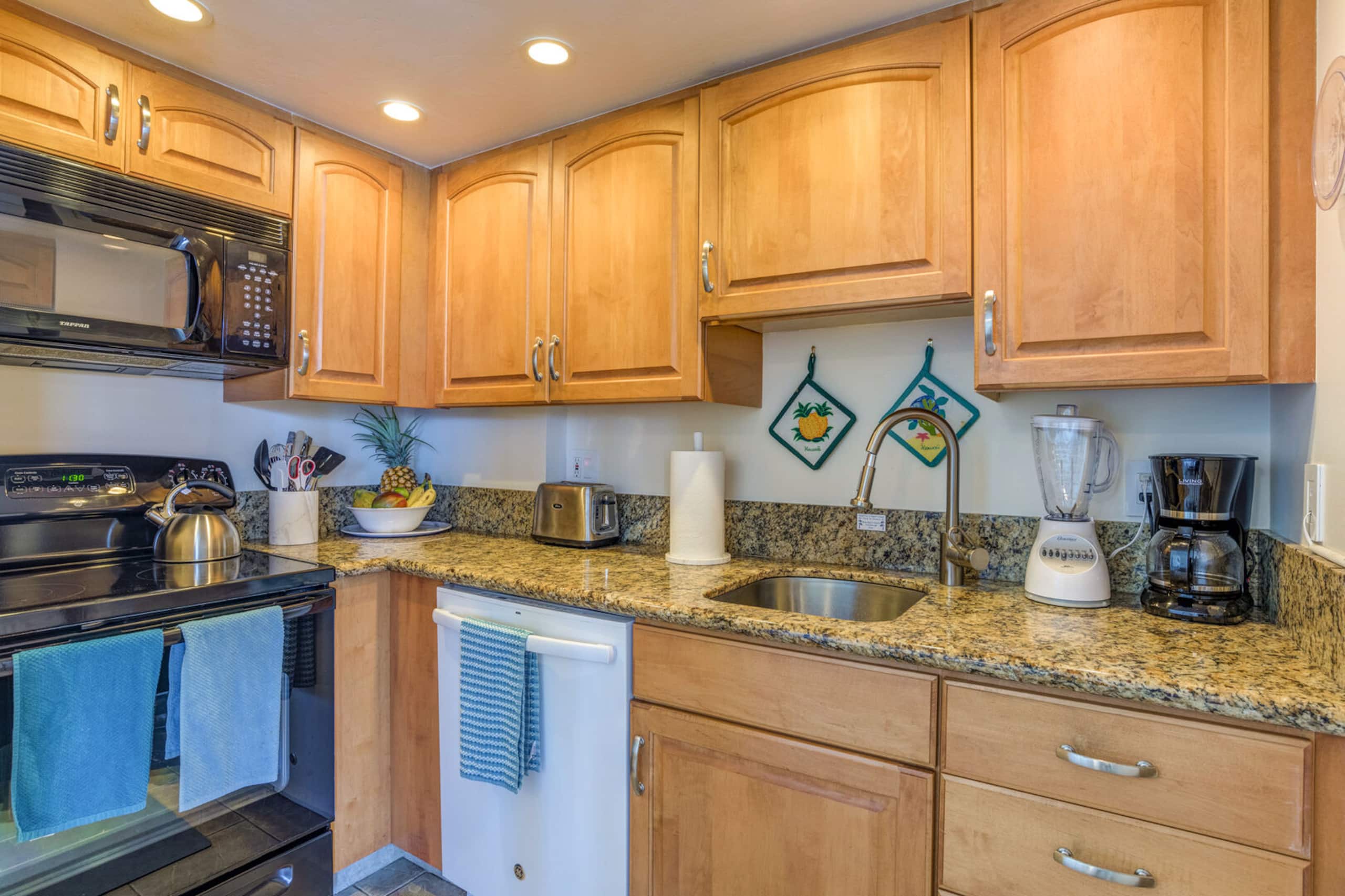 Condo in Lahaina · ★4.76 · 1 bedroom · 2 beds · 1 private bath - Image 10