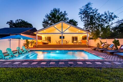 Newly Renovated Beach Bungalow with Heated Pool