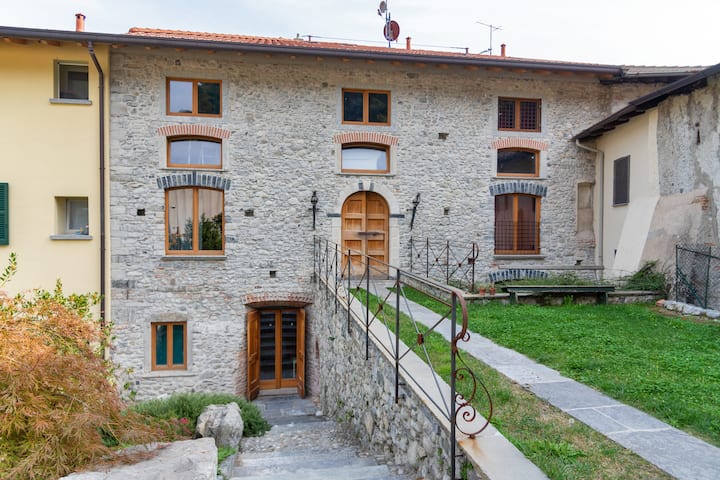 Camera Della Guardia - Pescate - Lecco - Lecco