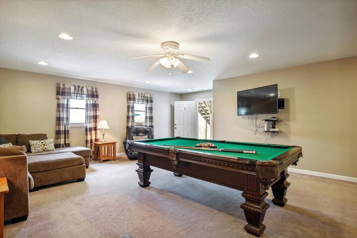 10 MIN to DT, 15 MIN to Biltmore, Fire pit, View gallery image 4