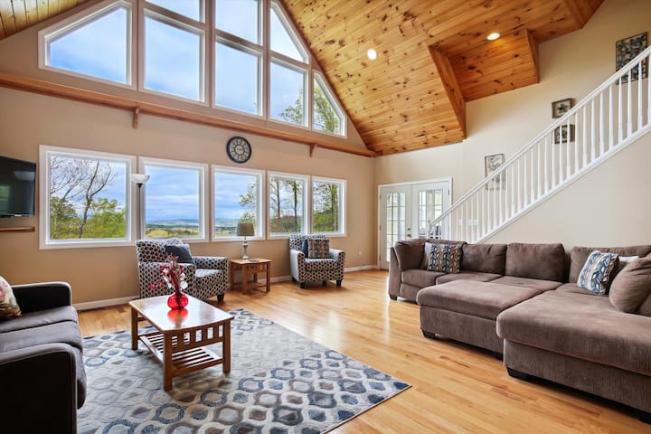 10 Min to DT Asheville- Biltmore, Fire pit, View