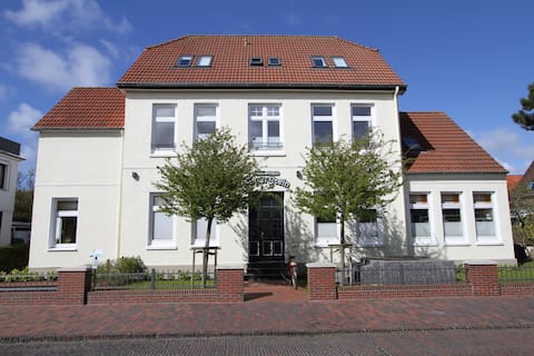 Leistungsstarkes Airbnb: Feuerstein 6 exclusive apartment for 4 people. in Wangerooge