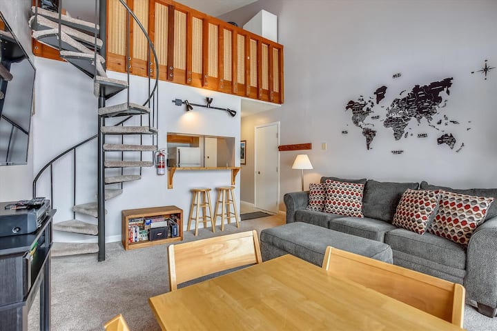Chic Tahoe Donner Queen Studio W/loft #212 - Truckee, CA