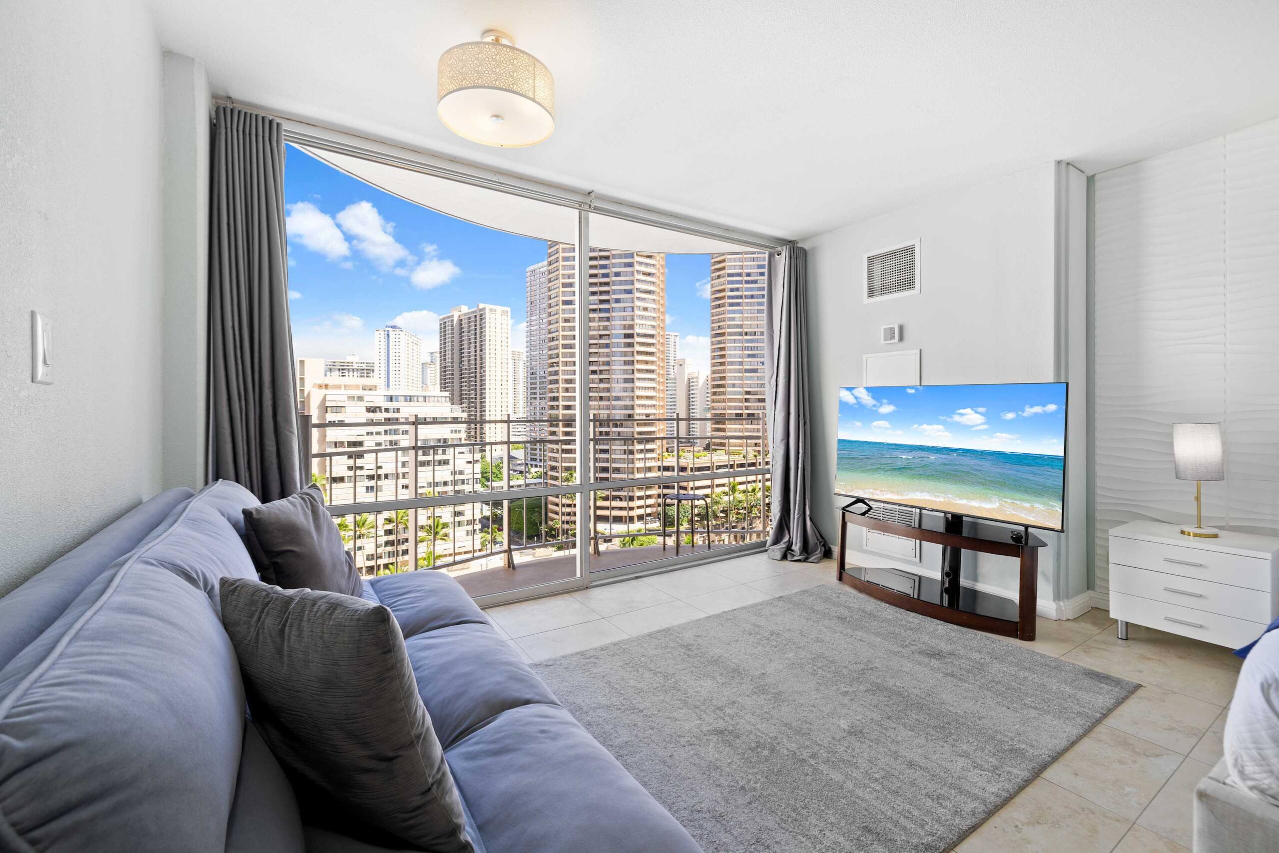 Prime Waikiki Stay – Steps to the Beach & Dining! - Image 12