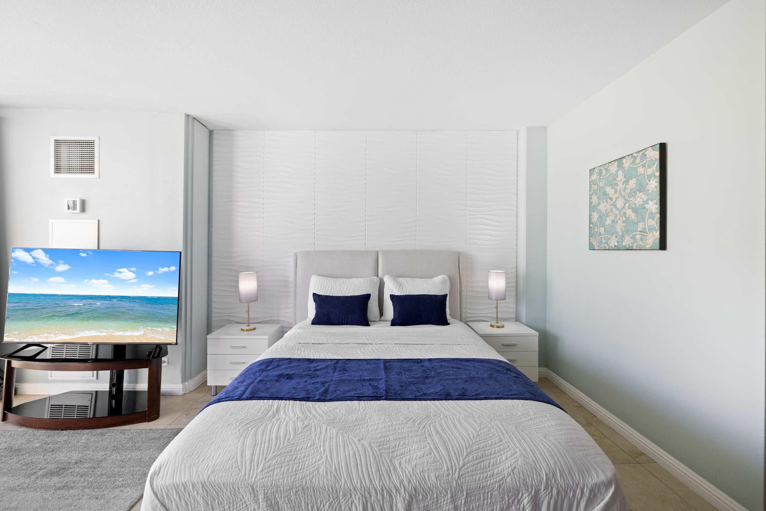 Prime Waikiki Stay – Steps to the Beach & Dining! - Image 6
