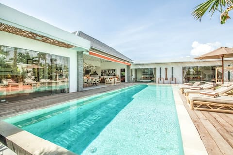 Luxurious 5BR Dream Villa, 200m to Brawah Beach