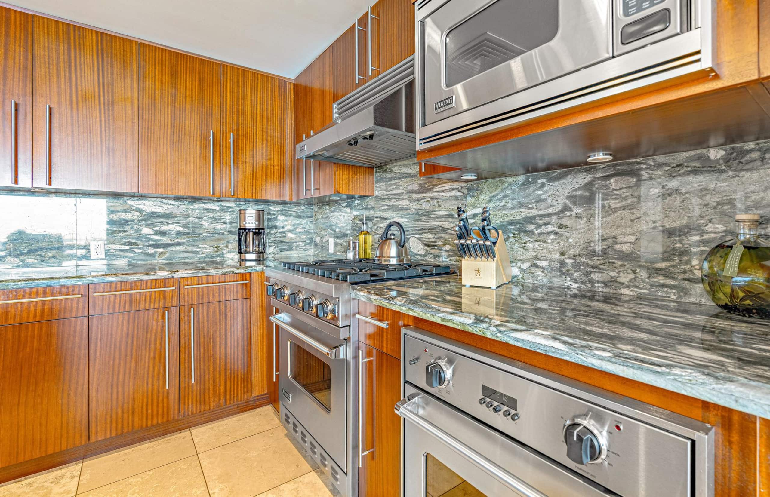 Condo in Lahaina · ★4.67 · 3 bedrooms · 4 beds · 3.5 baths - Image 9