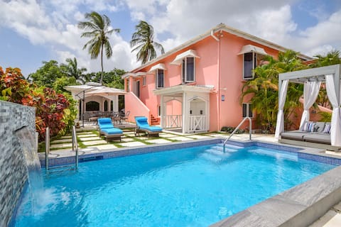 3 Min Walk to Beach - Blessed Manor (6 Bed House)