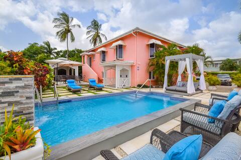 3 Min Walk to Beach - Blessed Manor (5 Bed House)
